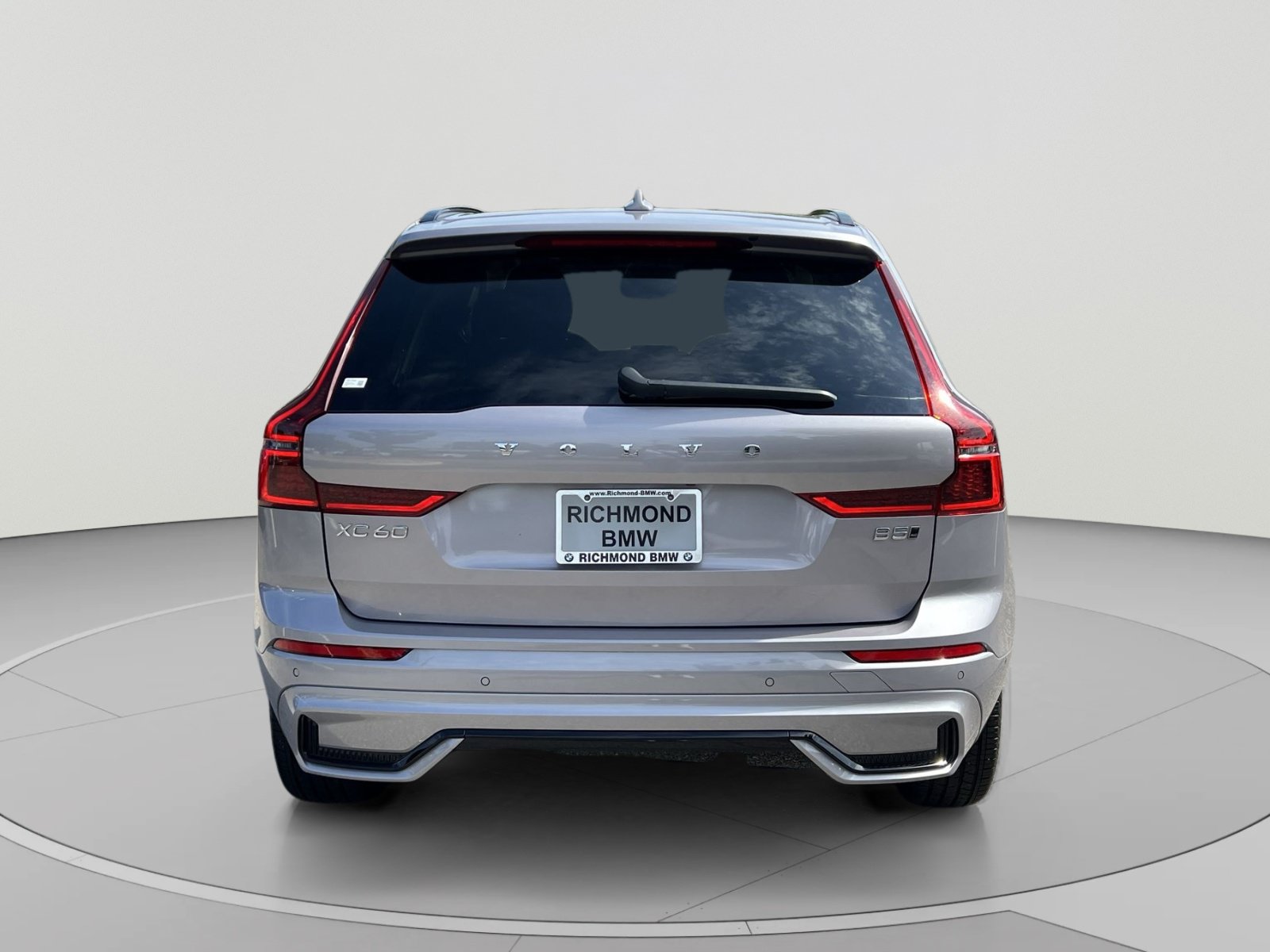 Used 2026 Volvo XC60 B5 Plus w/ Climate Package AWD/4WD image 4