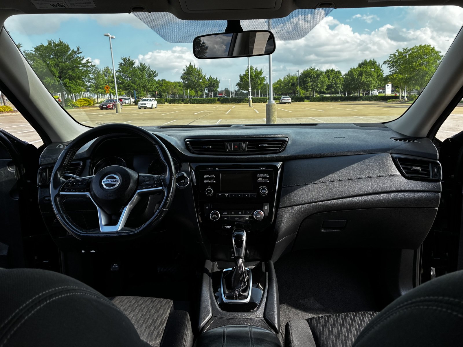Used 2017 Nissan Rogue SV AWD/4WD image 28