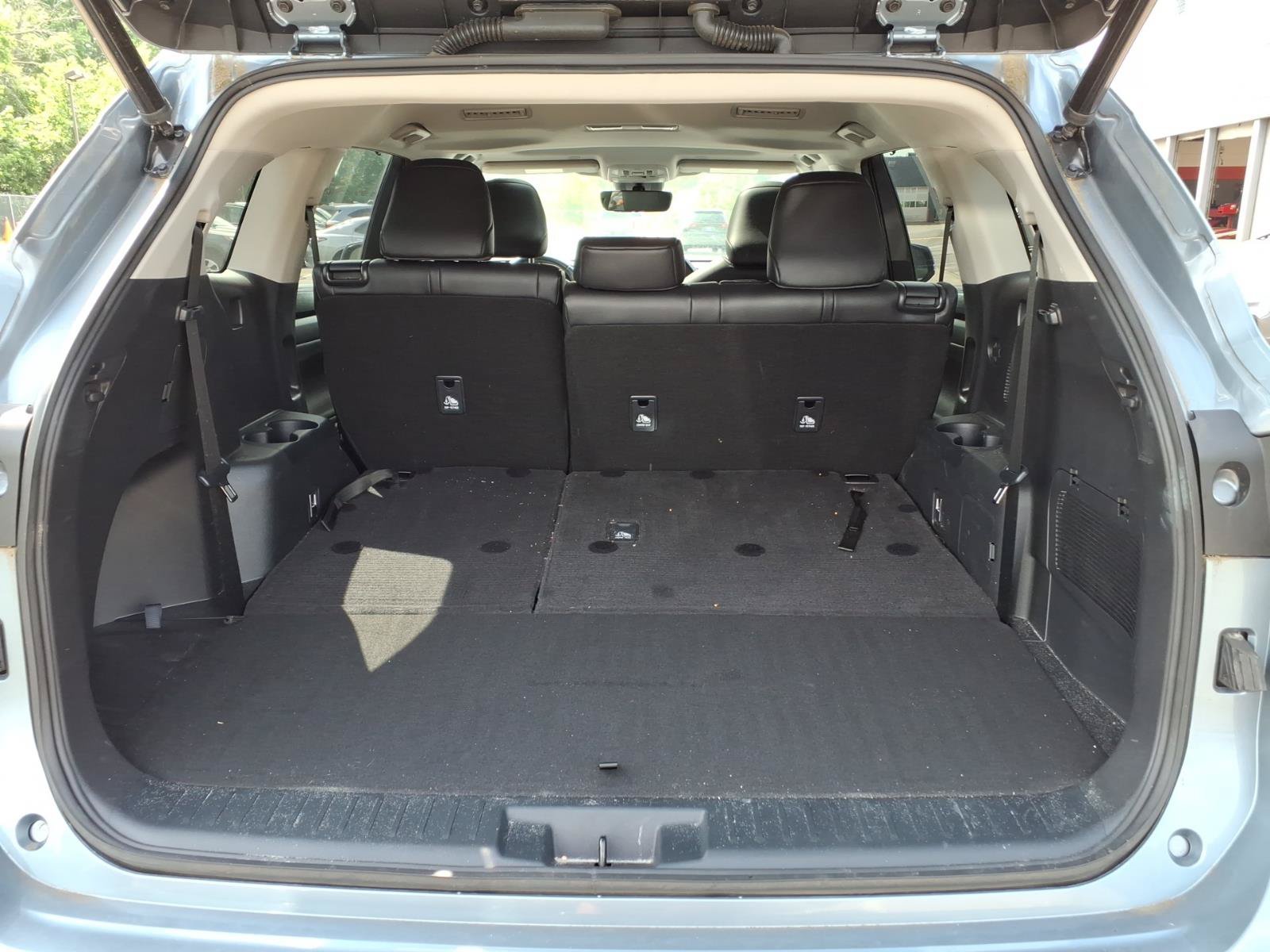 Used 2023 Toyota Highlander XLE AWD/4WD image 13