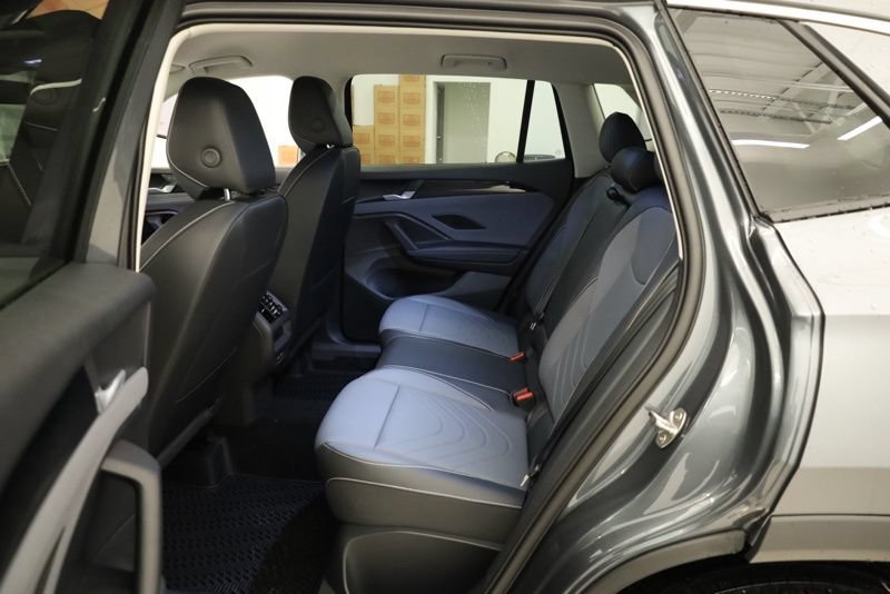 New 2026 Volkswagen Tiguan SE AWD/4WD image 30