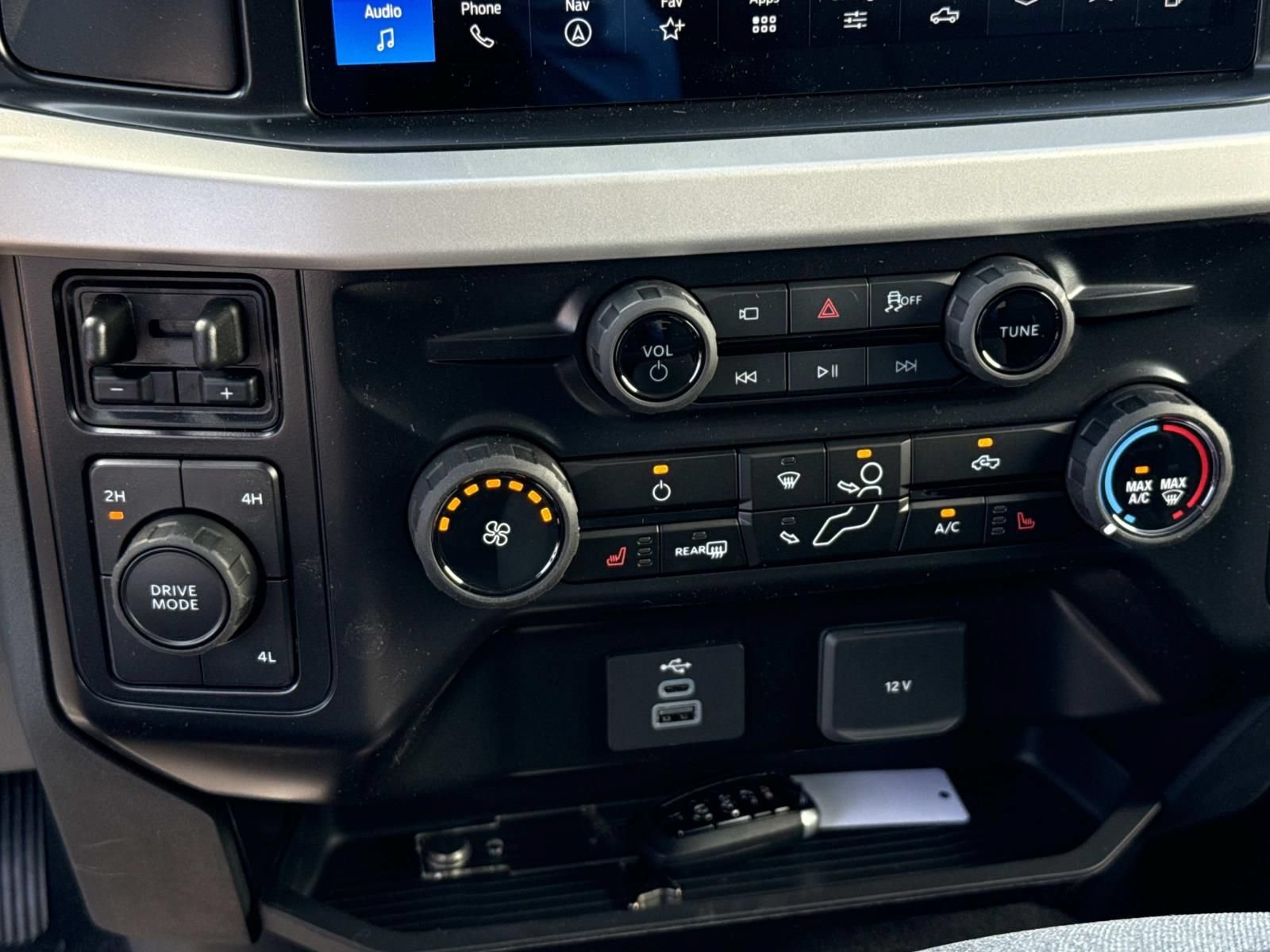 New 2026 Ford F350 XLT w/ XLT Premium Package AWD/4WD image 16
