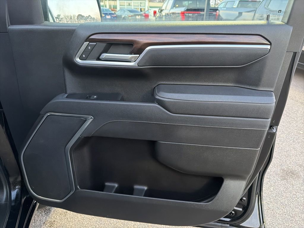 Used 2025 GMC Sierra 1500 SLT image 30