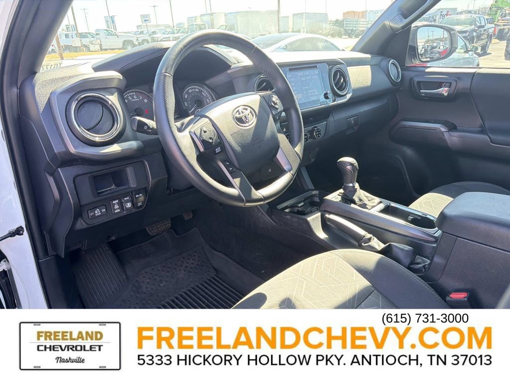 Used 2017 Toyota Tacoma TRD Sport w/ Tow Package (A/T) image 26