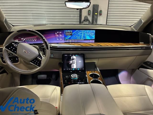 Used 2025 Cadillac Escalade ESV Sport Platinum w/ LPO, Floor Liner Package AWD/4WD image 13