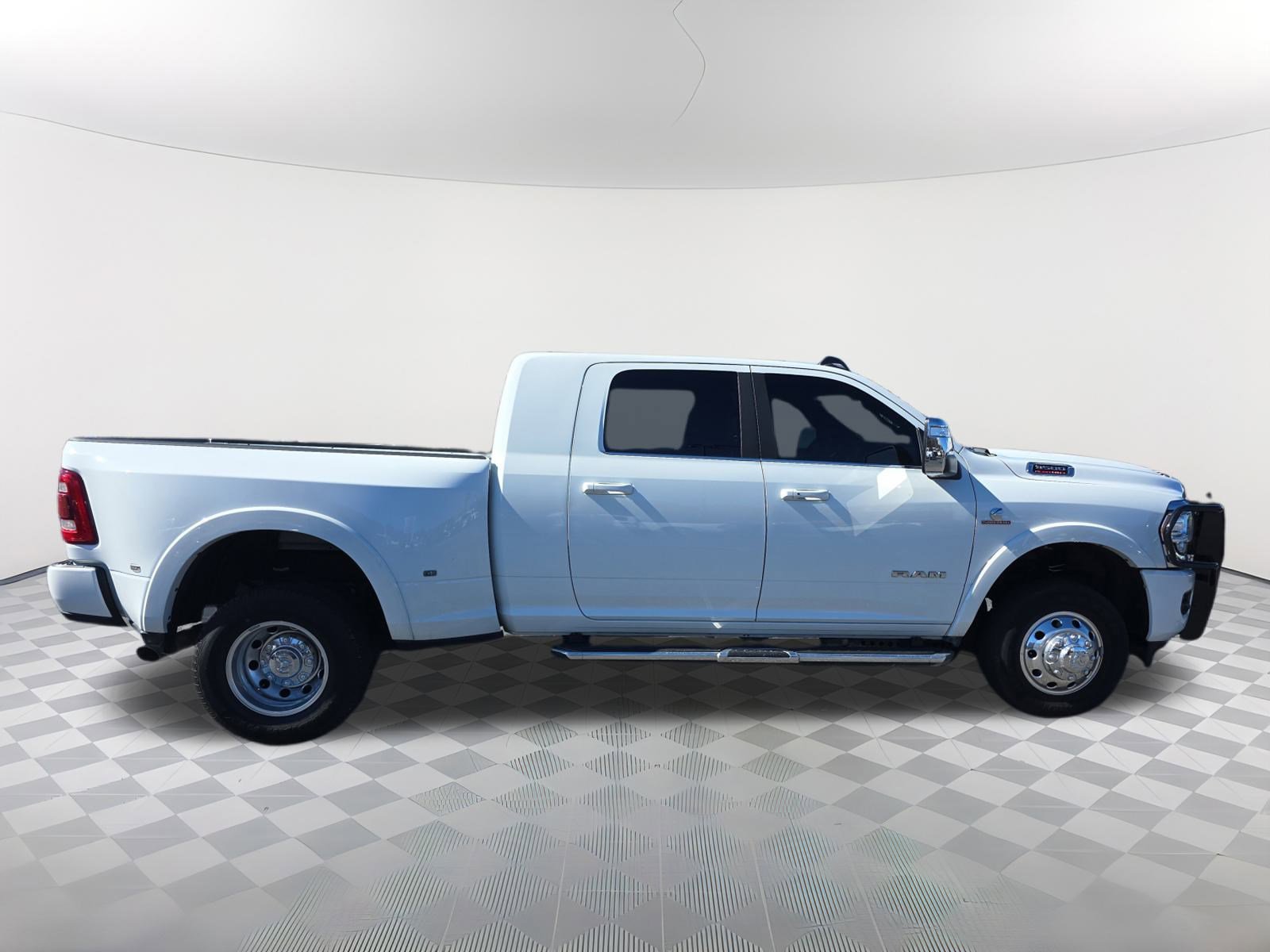 Used 2023 RAM 3500 Limited image 2