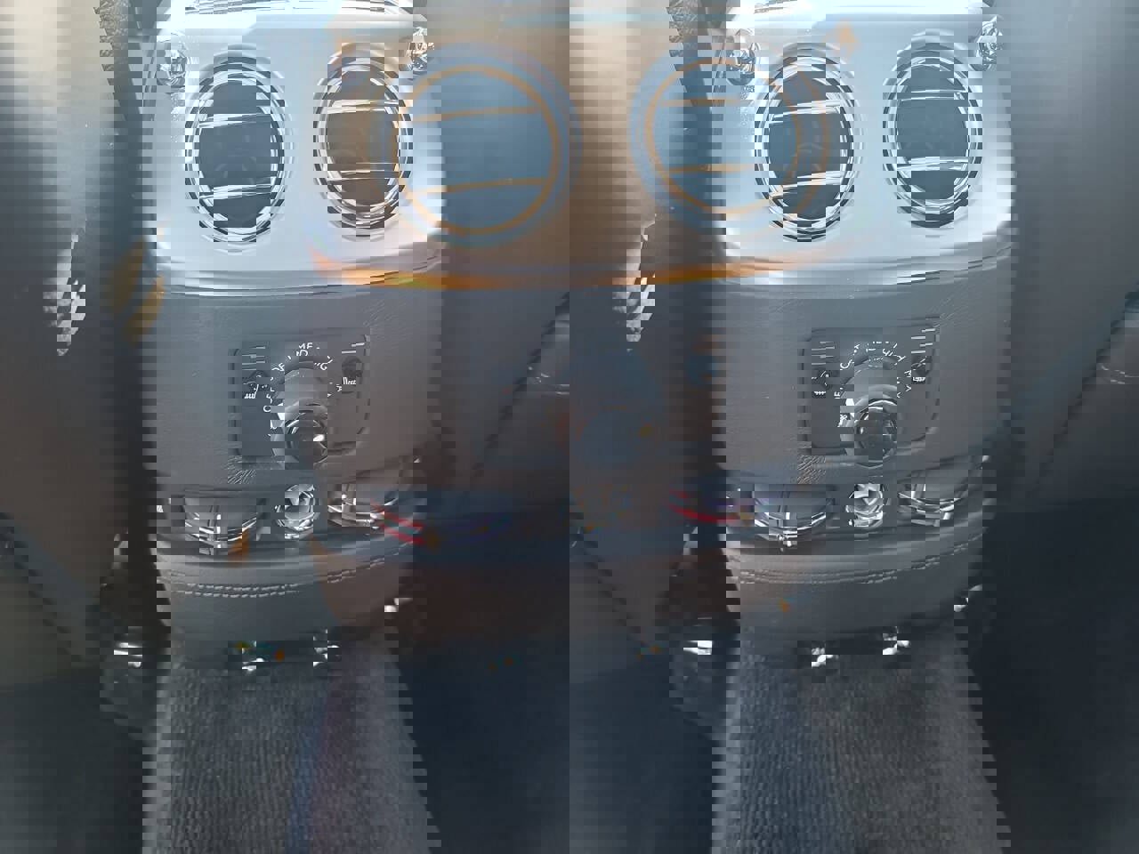 Used 2015 Rolls-Royce Ghost image 34