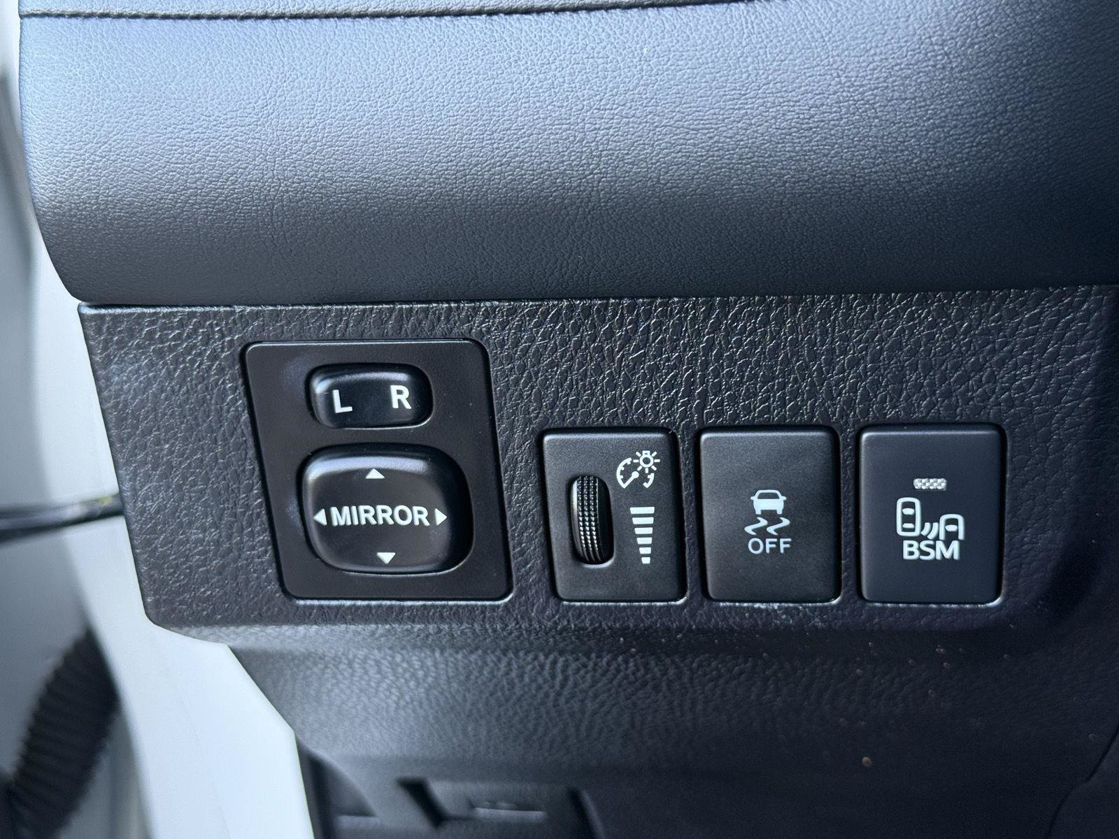 Used 2014 Toyota RAV4 Limited AWD/4WD image 55
