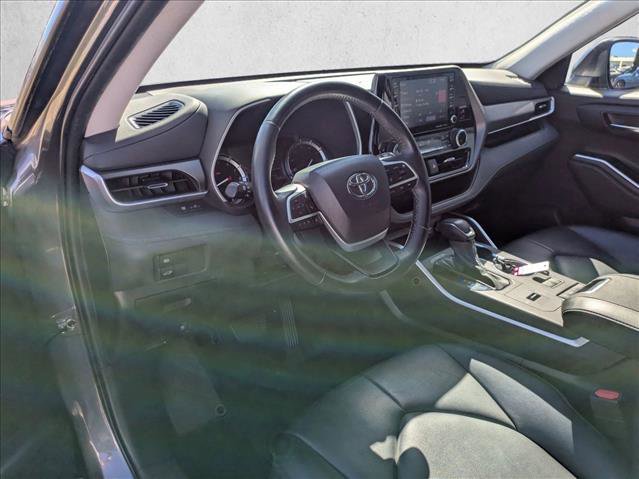 Used 2022 Toyota Highlander XLE image 10