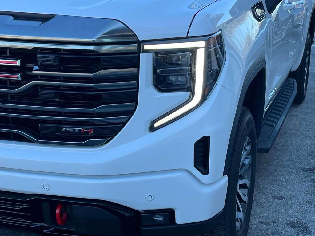 Used 2023 GMC Sierra 1500 AT4 w/ AT4 Premium Package AWD/4WD image 9