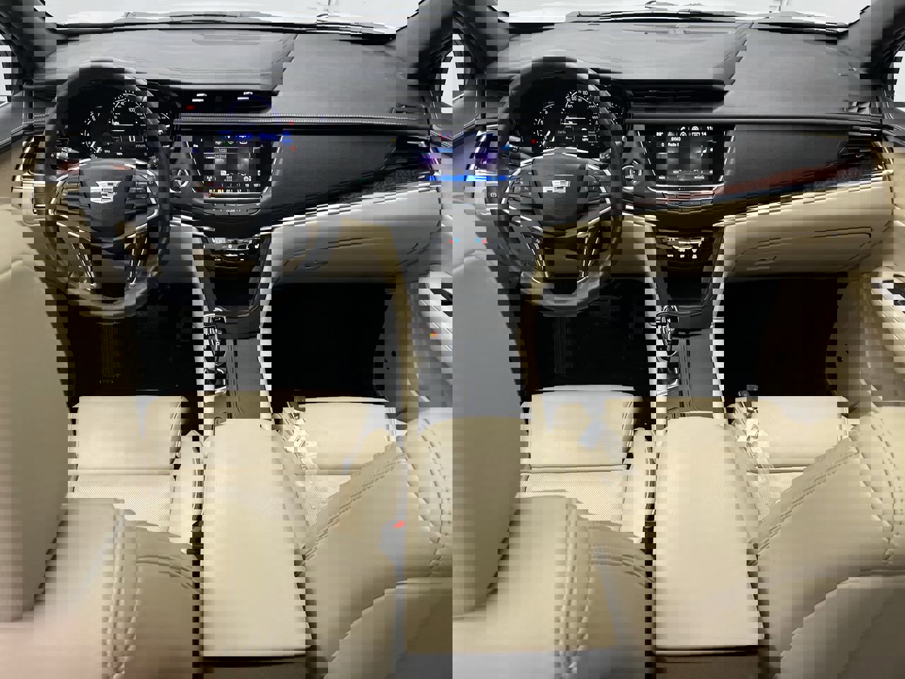 Used 2017 Cadillac XT5 Luxury w/ Driver Awareness Package image 4