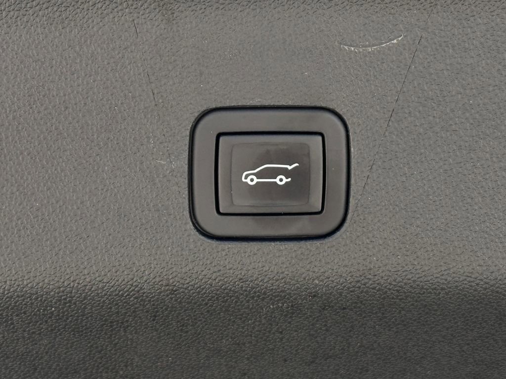 Used 2024 Chevrolet Tahoe Premier RWD image 32