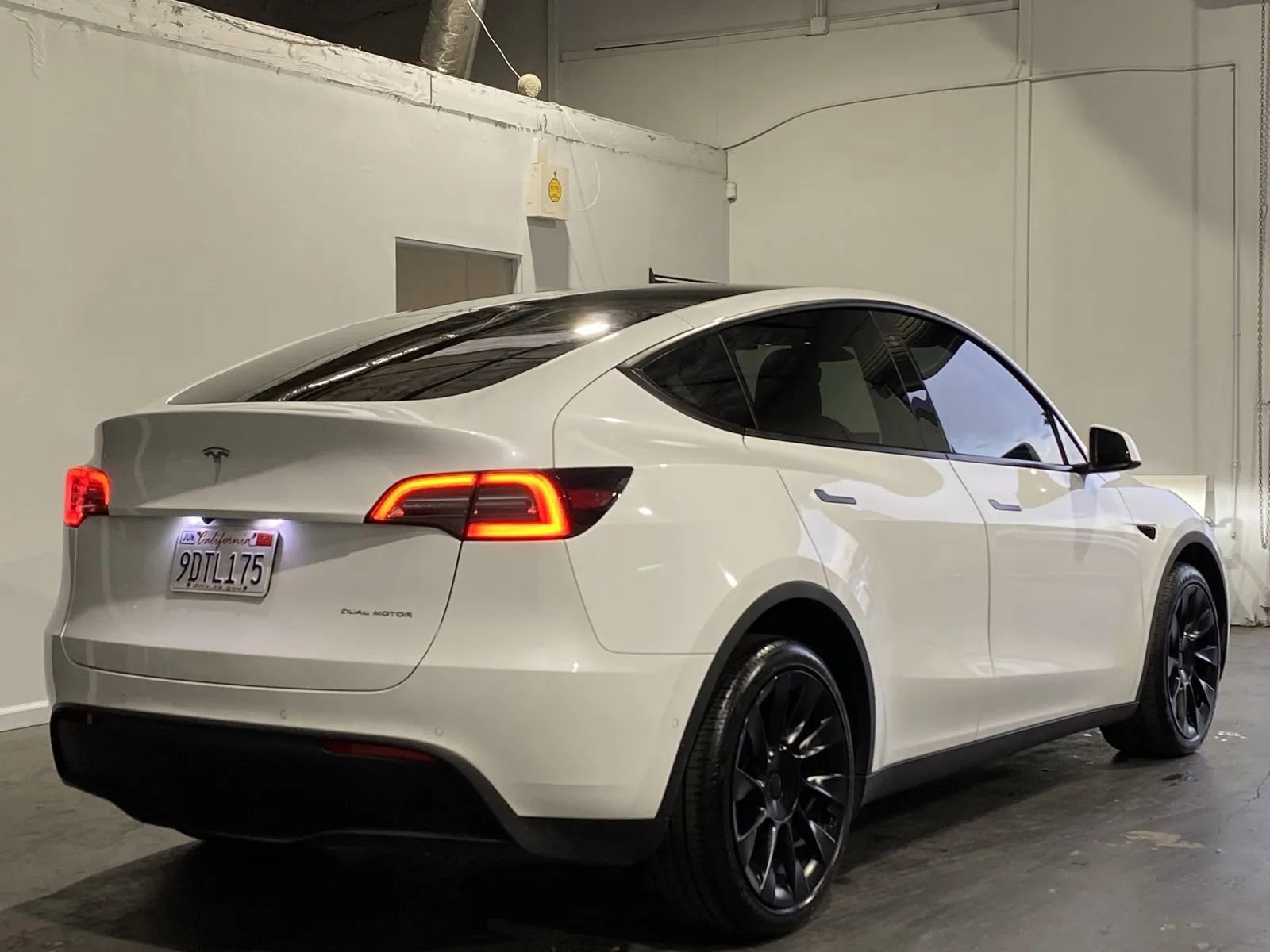 Used 2022 Tesla Model Y Long Range image 4