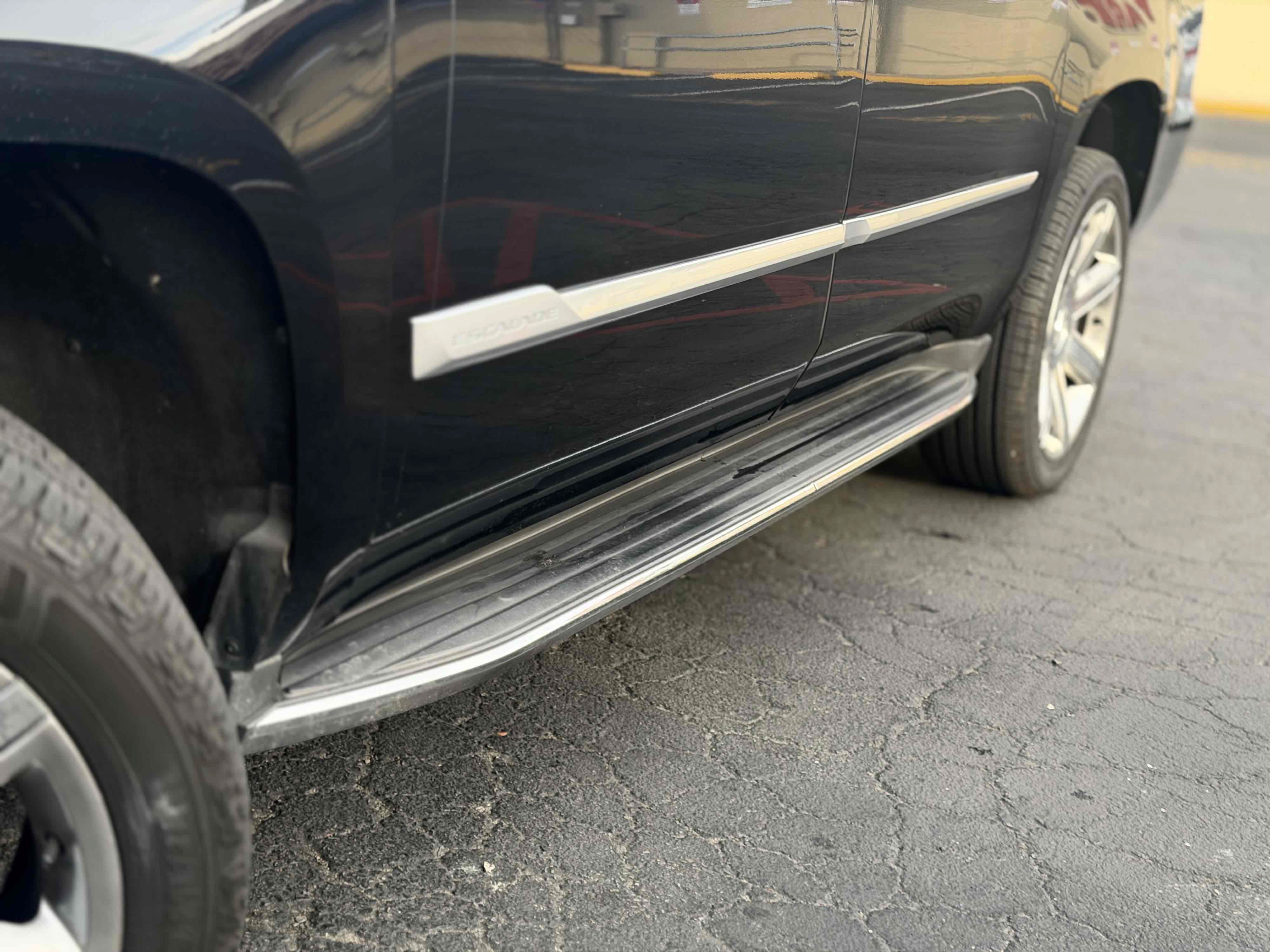 Used 2020 Cadillac Escalade ESV Luxury AWD/4WD image 18
