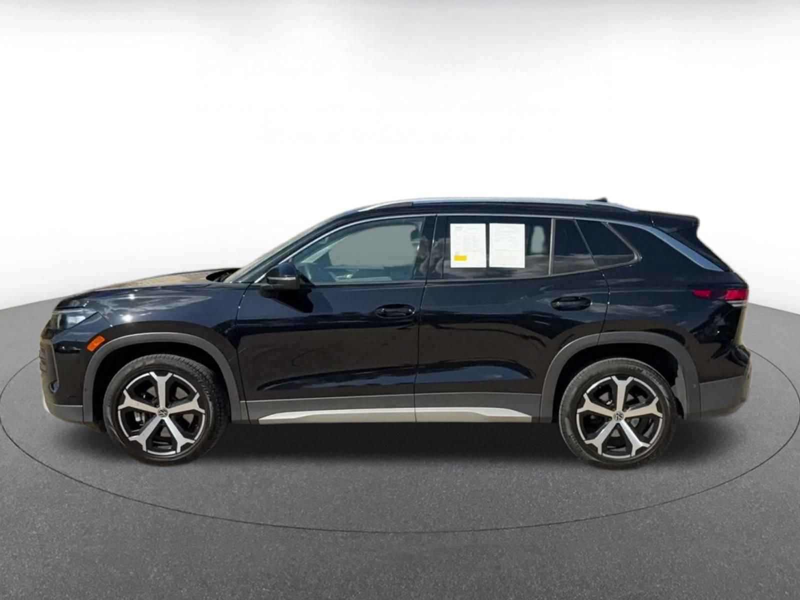 Used 2026 Volkswagen Tiguan SE AWD/4WD image 8