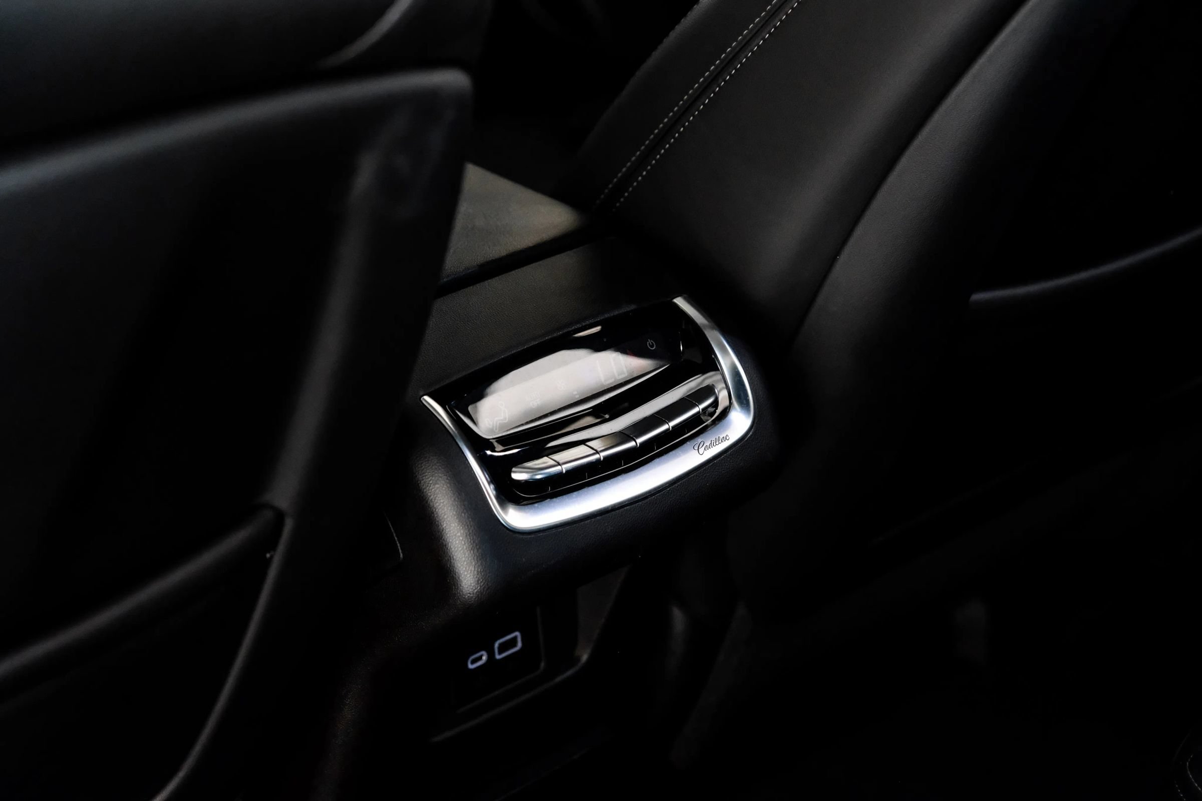 Used 2022 Cadillac XT6 Premium Luxury w/ Technology Package FWD image 30