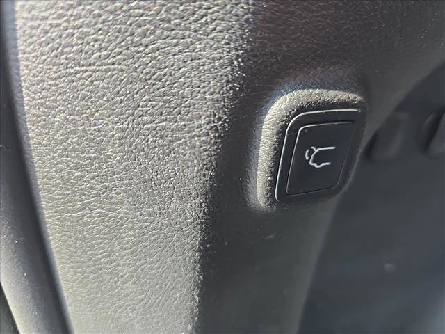 Used 2020 Jeep Cherokee Limited AWD/4WD image 13