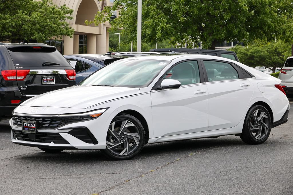 Used 2024 Hyundai Elantra Limited FWD image 15