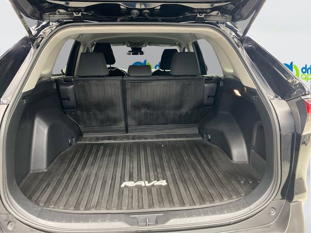 Used 2021 Toyota RAV4 LE image 14