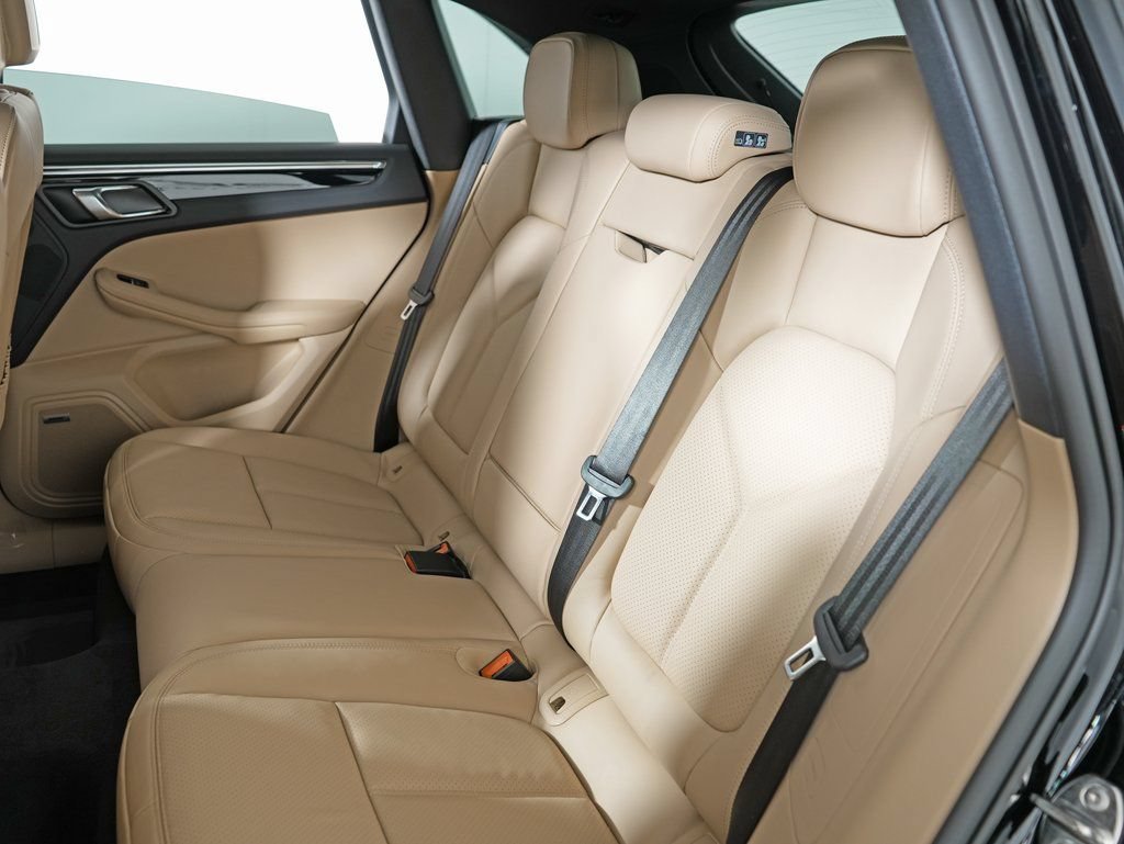 Certified 2026 Porsche Macan AWD/4WD image 32