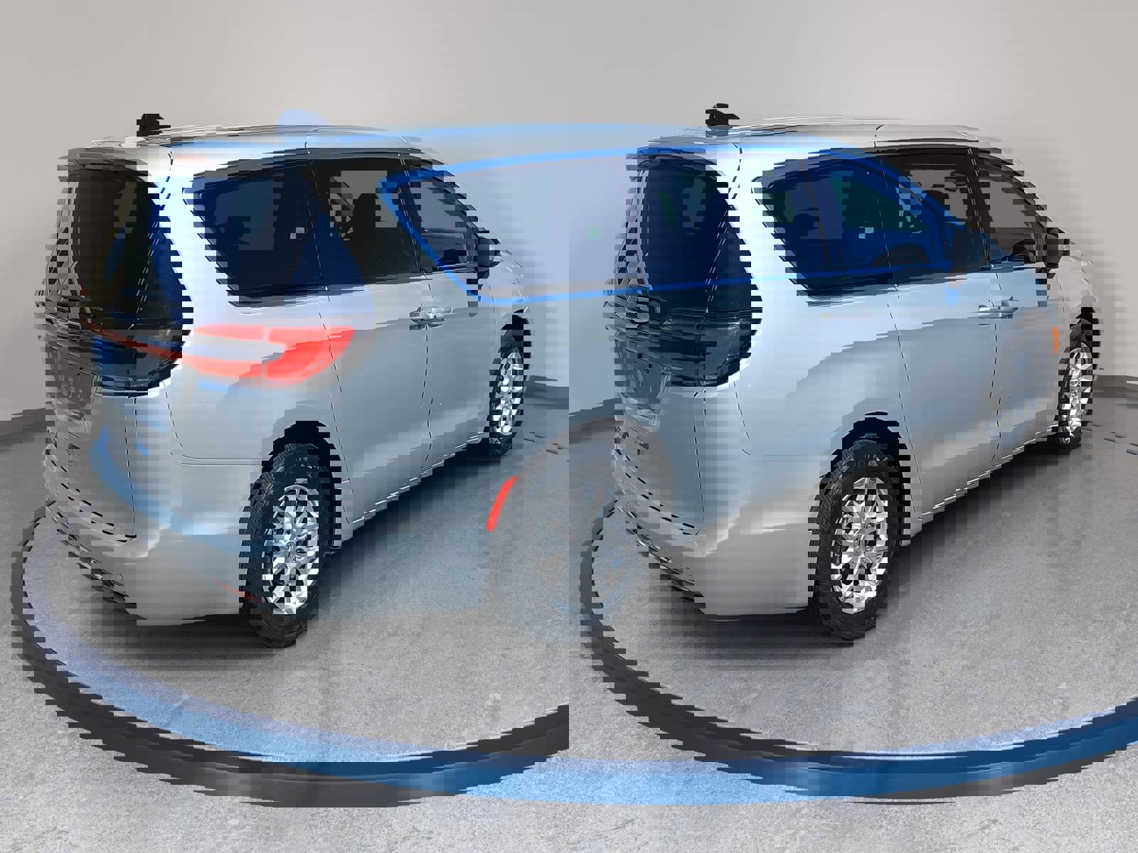 Used 2023 Chrysler Pacifica Touring-L image 5