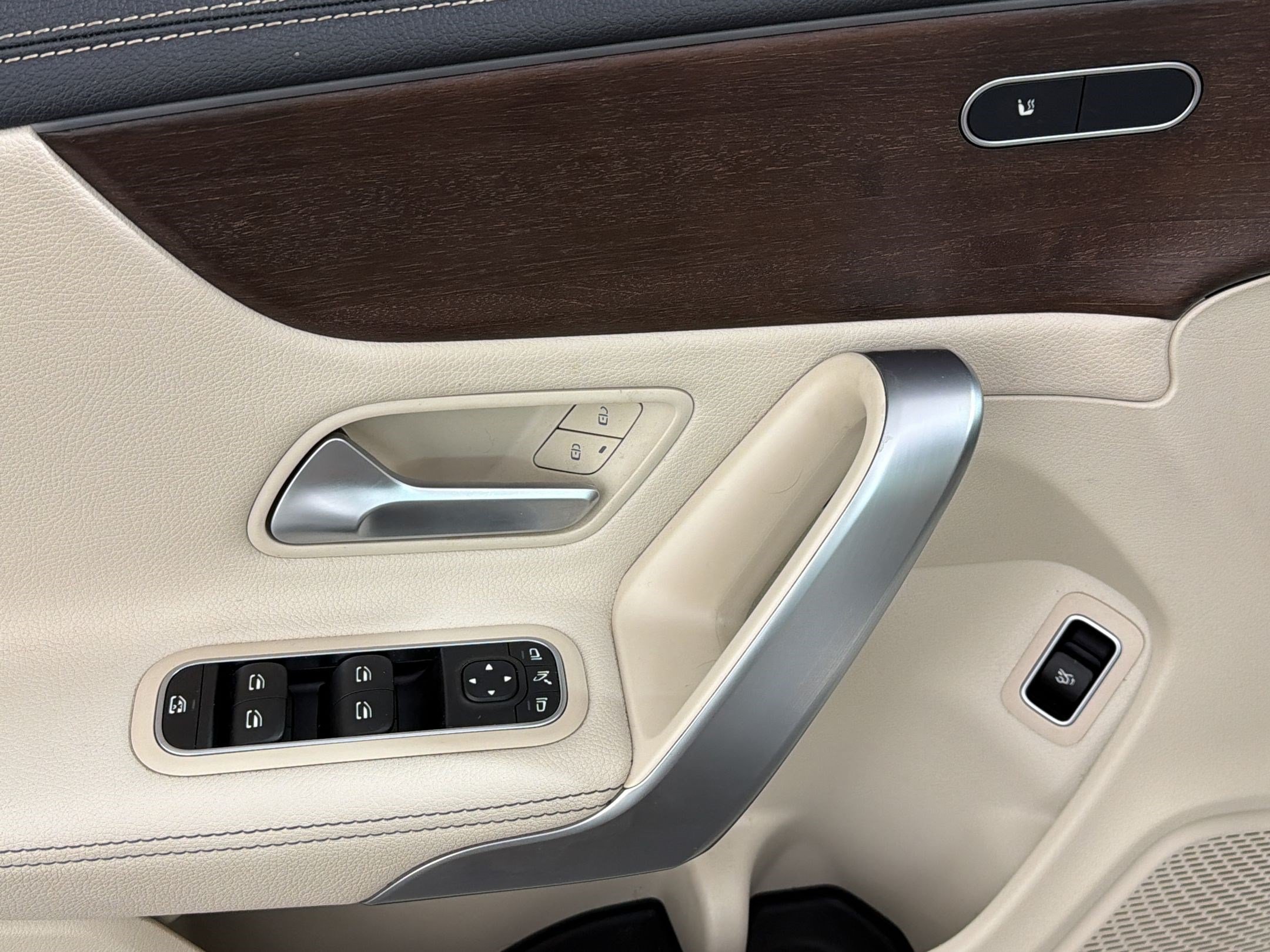 Certified 2022 Mercedes-Benz CLA 250 4MATIC image 26