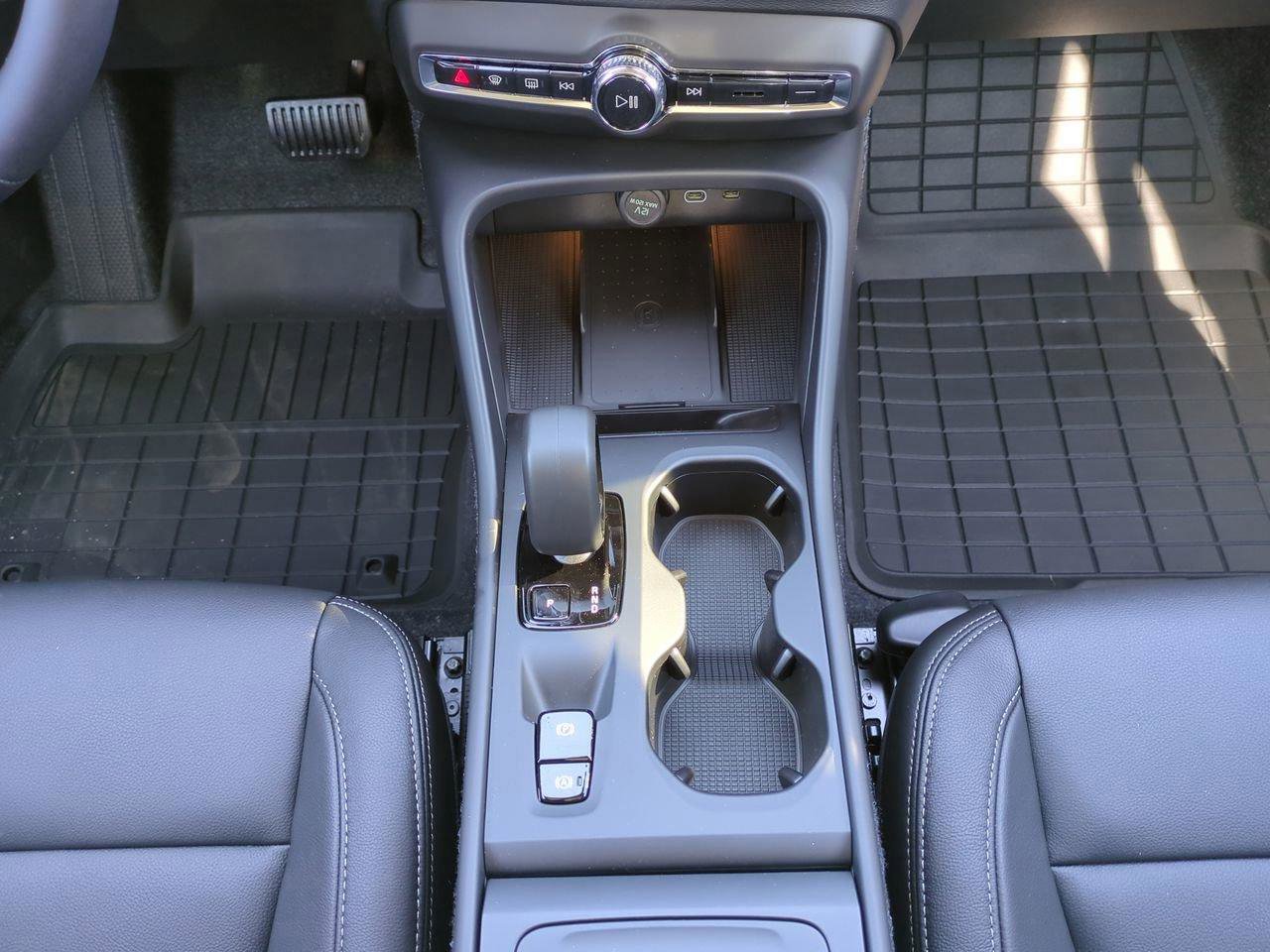 New 2025 Volvo XC40 B5 Core w/ Protection Package Premier image 15