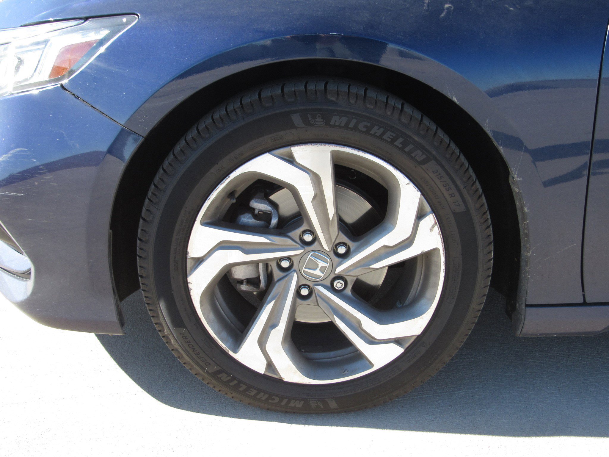 Used 2018 Honda Accord EX image 4