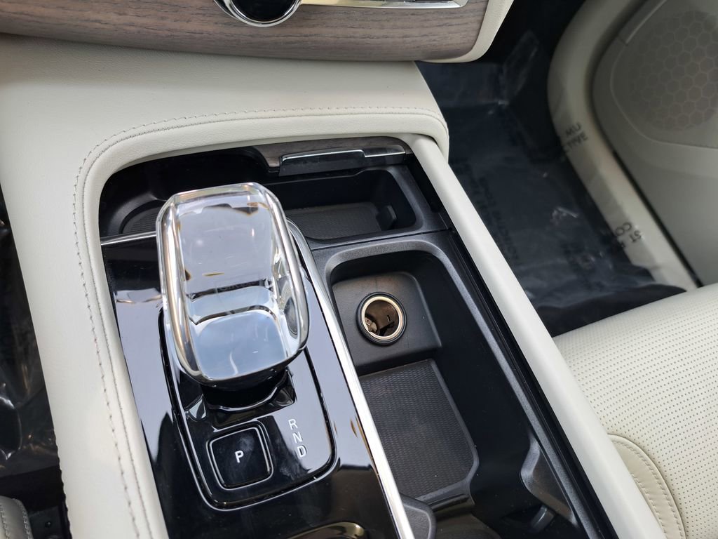 Used 2023 Volvo XC90 T8 Ultimate w/ Protection Package Premier image 14