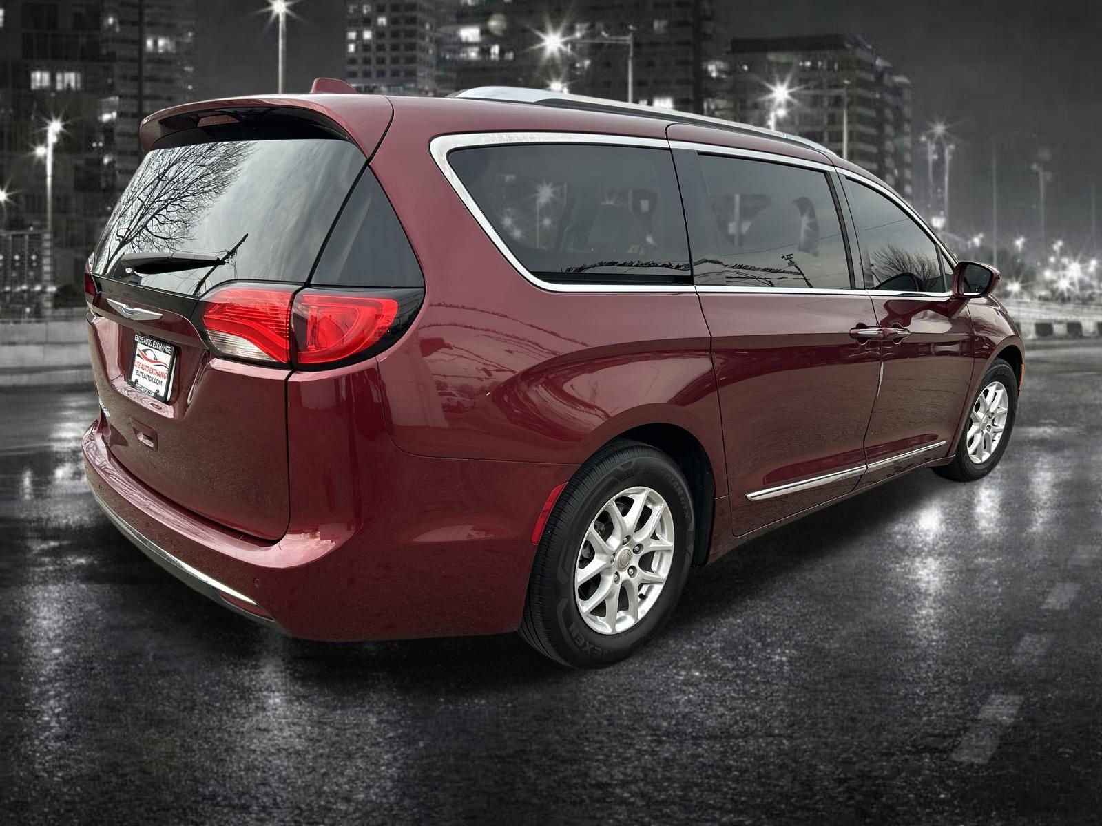 Used 2020 Chrysler Pacifica Touring-L image 7