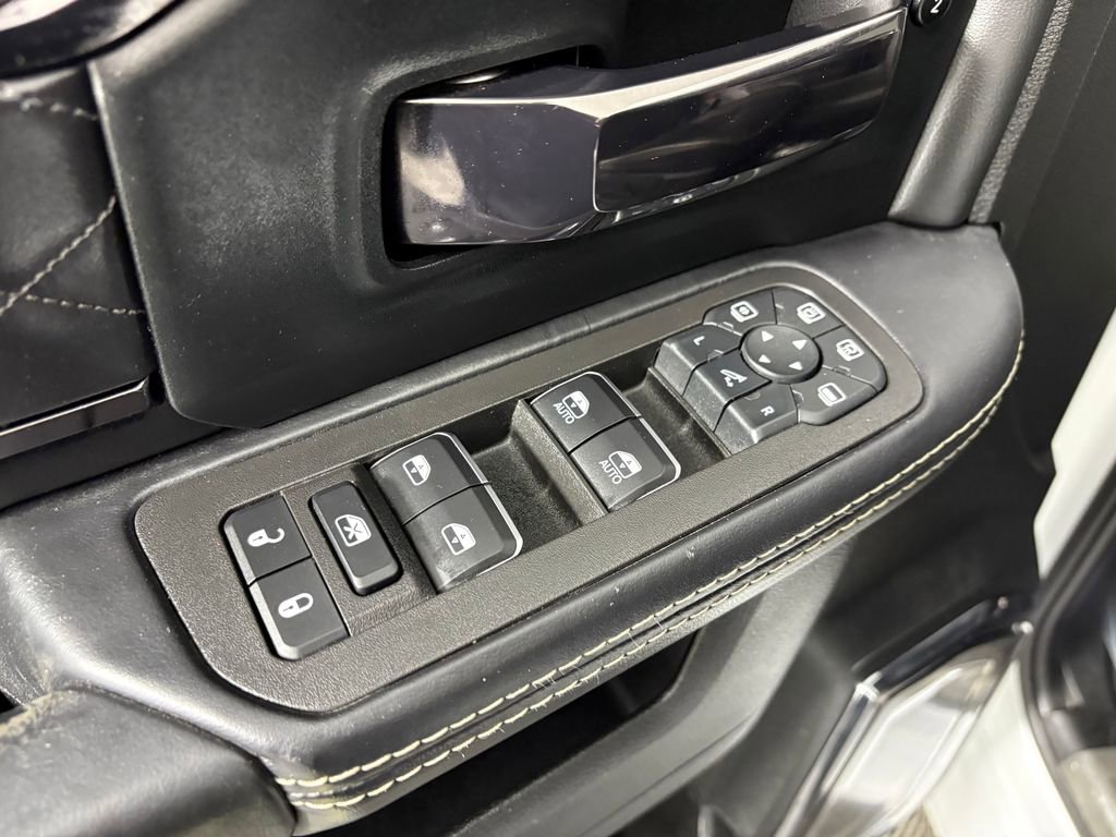 Used 2025 RAM 2500 Limited AWD/4WD image 12