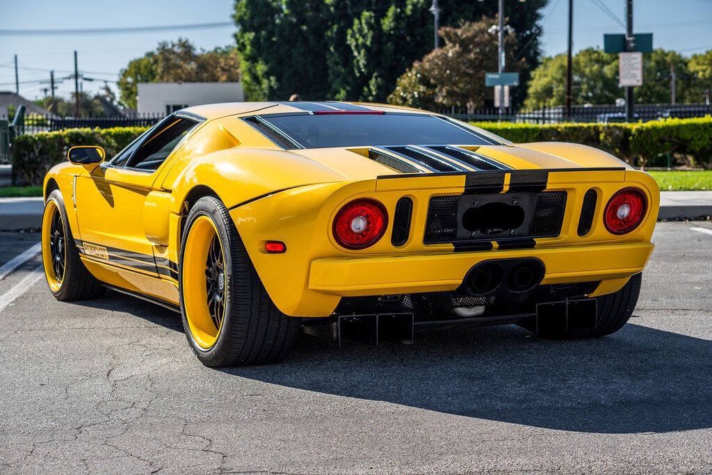 Used 2006 Ford GT RWD image 14