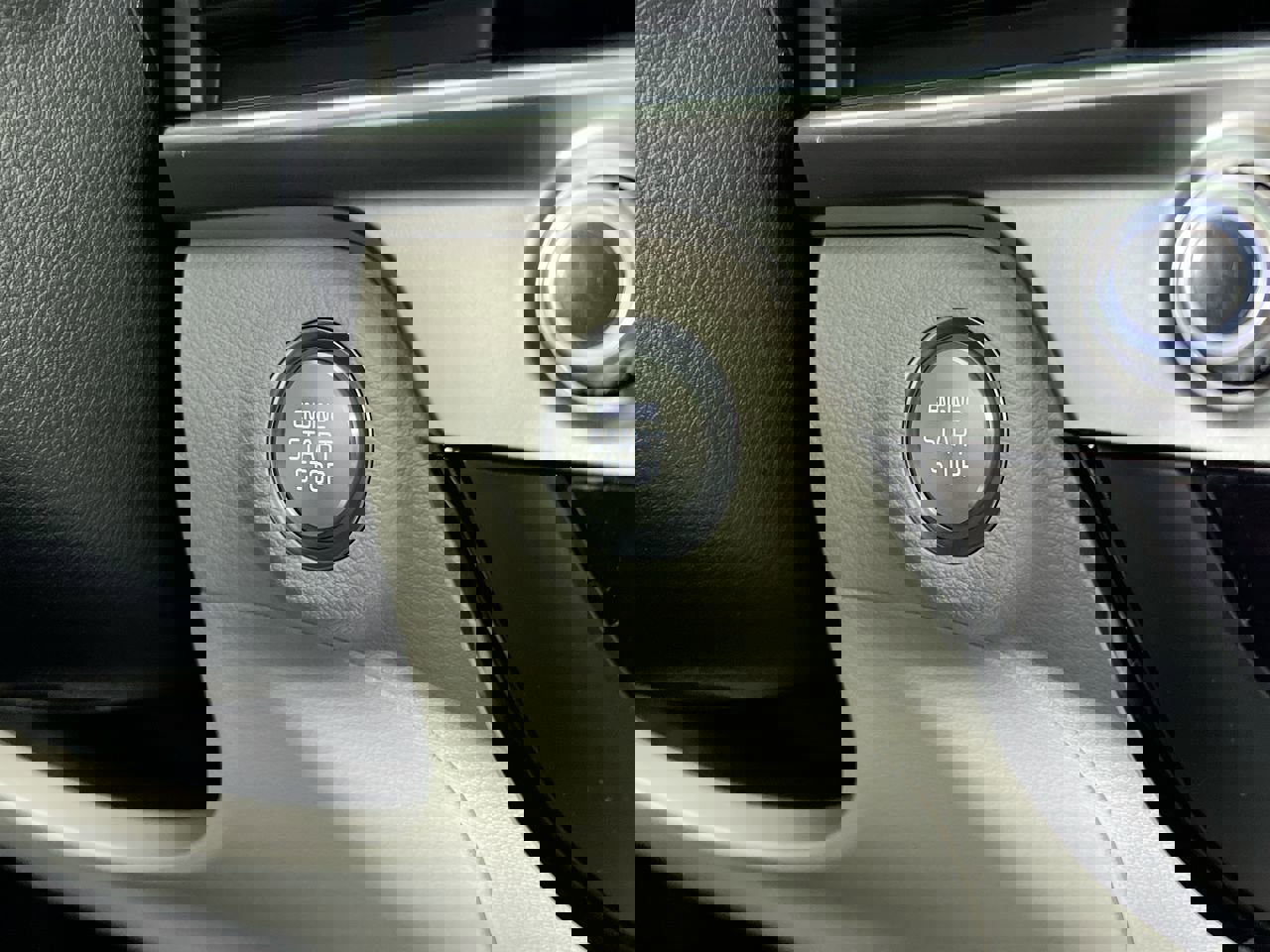 Certified 2024 Kia Telluride EX w/ EX Captain's Chair Package FWD image 19