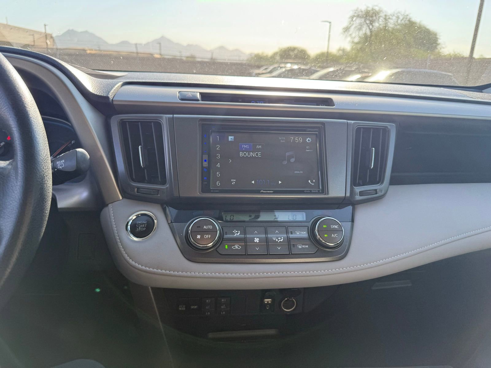 Used 2014 Toyota RAV4 Limited w/ Technology Package image 20