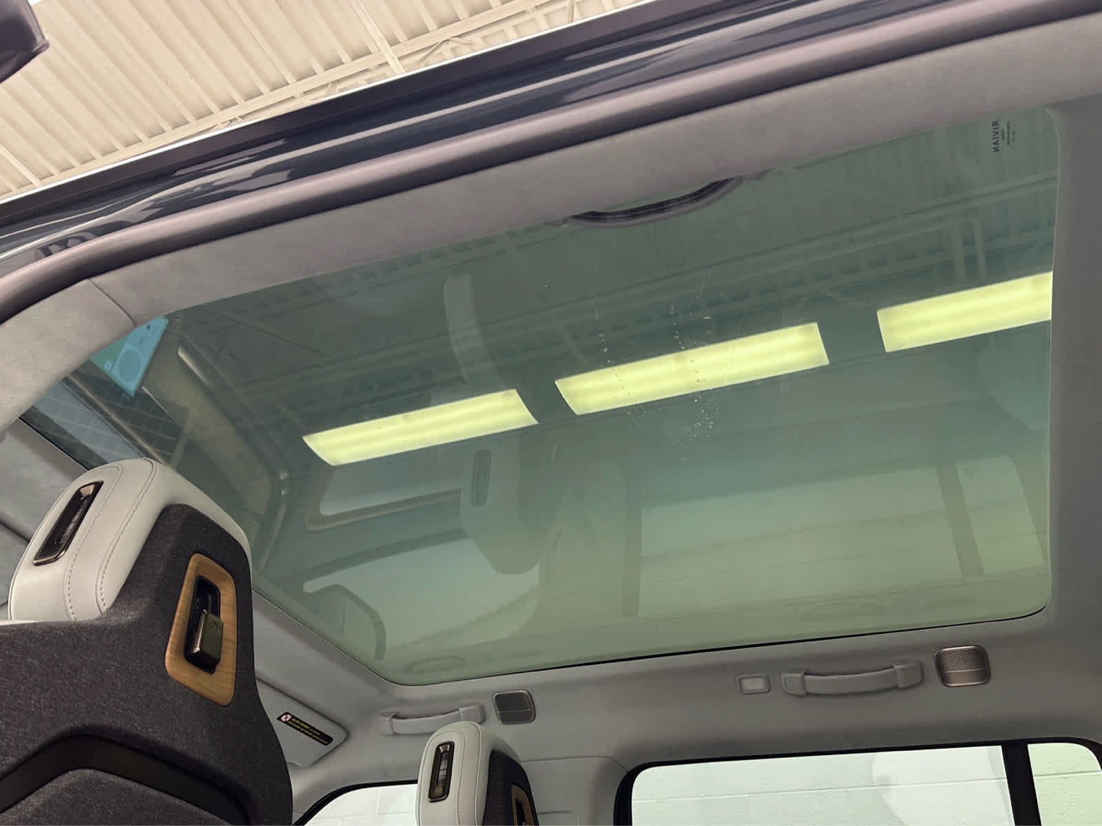 Used 2026 Rivian R1S Premium image 38