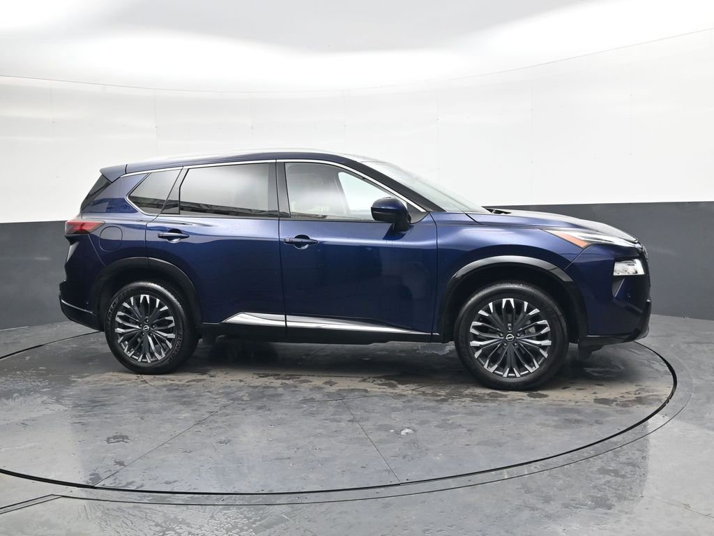 Used 2024 Nissan Rogue Platinum w/ Platinum Premium Package image 3