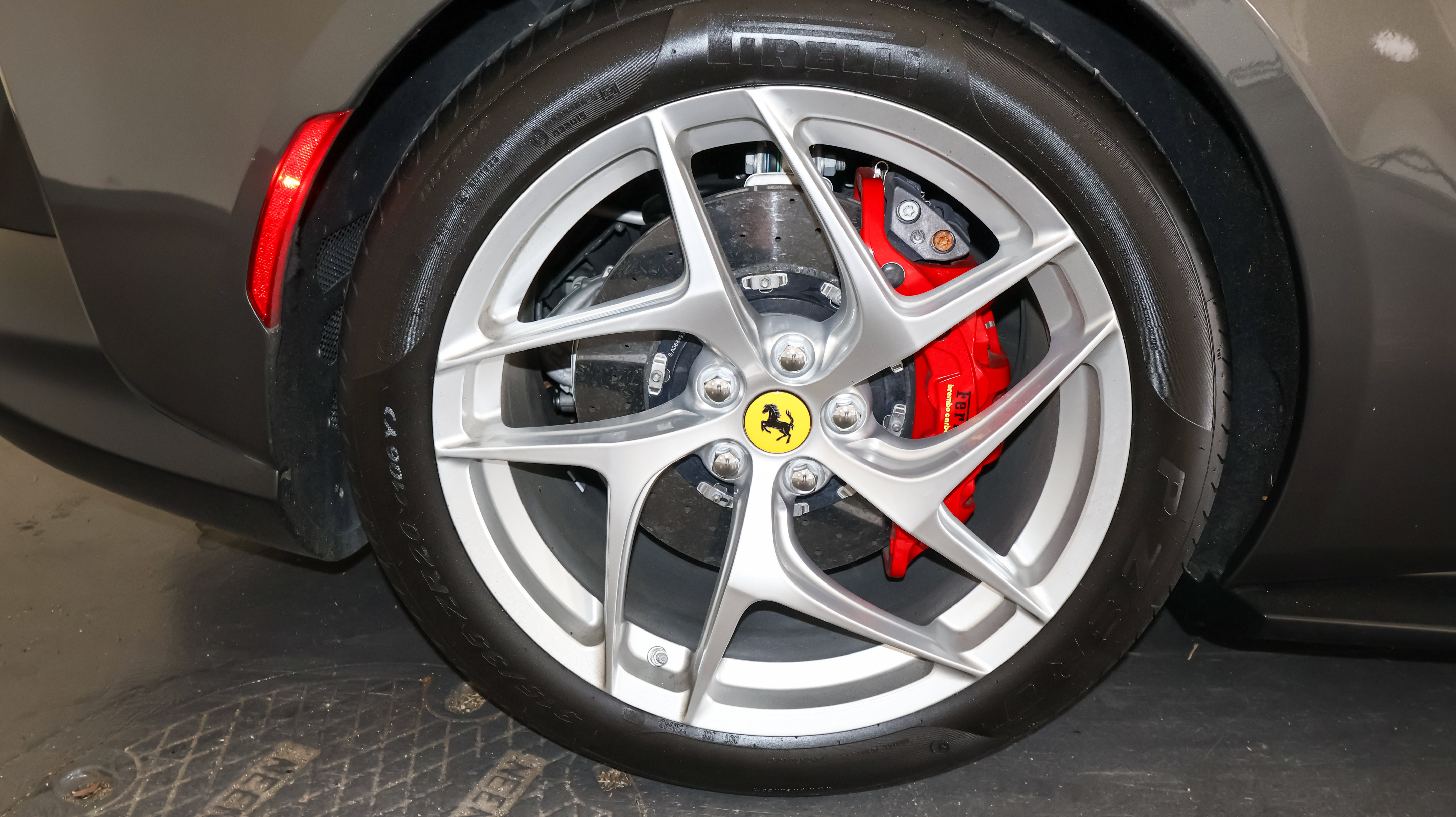 Used 2019 Ferrari 812 Superfast RWD image 35