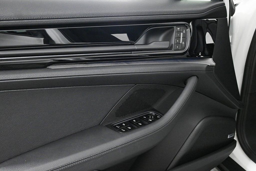 Used 2025 Porsche Panamera RWD image 6