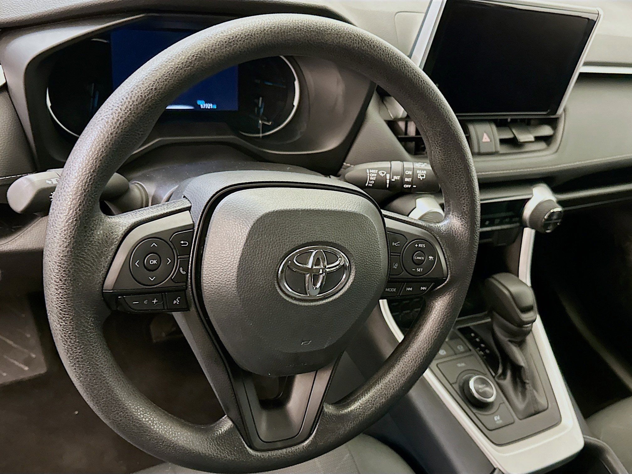 Used 2025 Toyota RAV4 XLE image 18