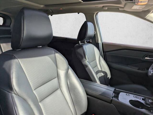 Used 2023 Nissan Rogue SV w/ SV Premium Package image 21