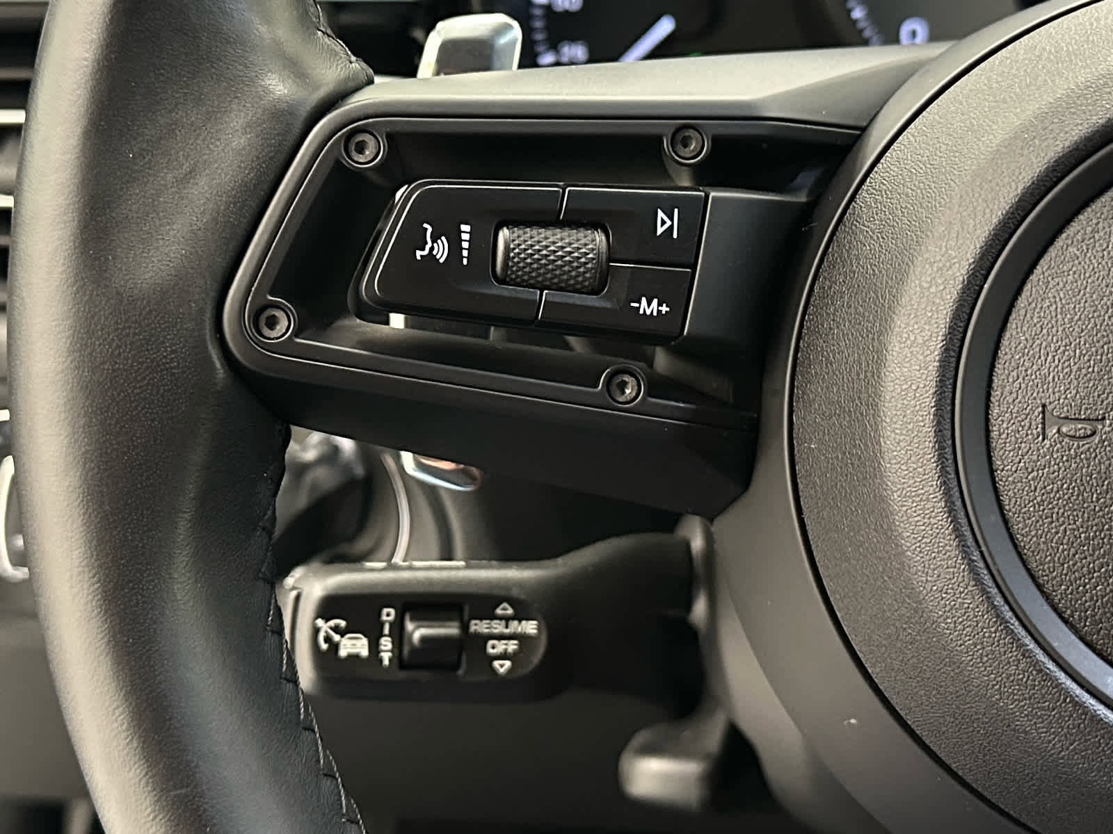 Used 2024 Porsche Macan S image 25