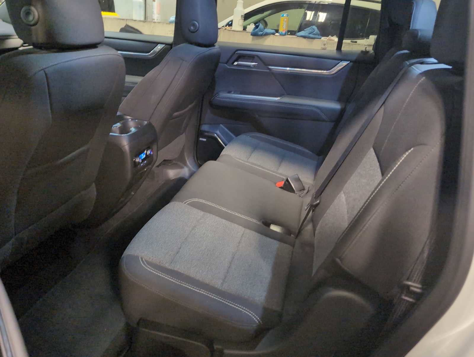 Used 2025 GMC Acadia Elevation image 26