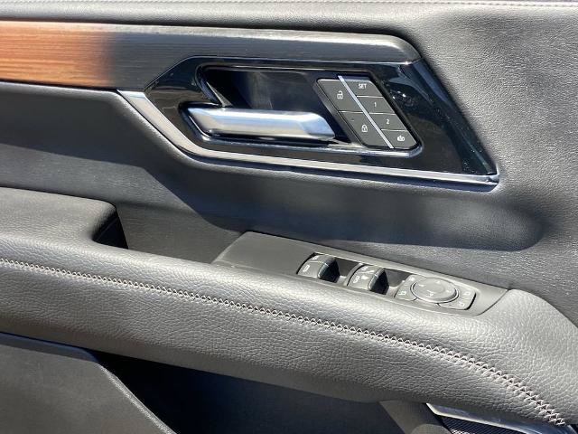 Used 2025 GMC Yukon Denali AWD/4WD image 18