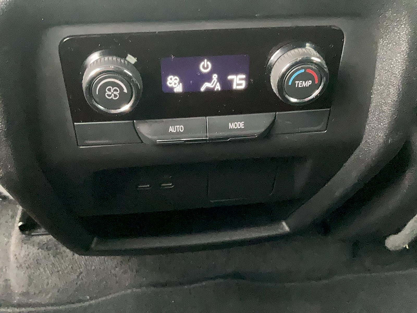 Used 2025 Chevrolet Traverse LT FWD image 15