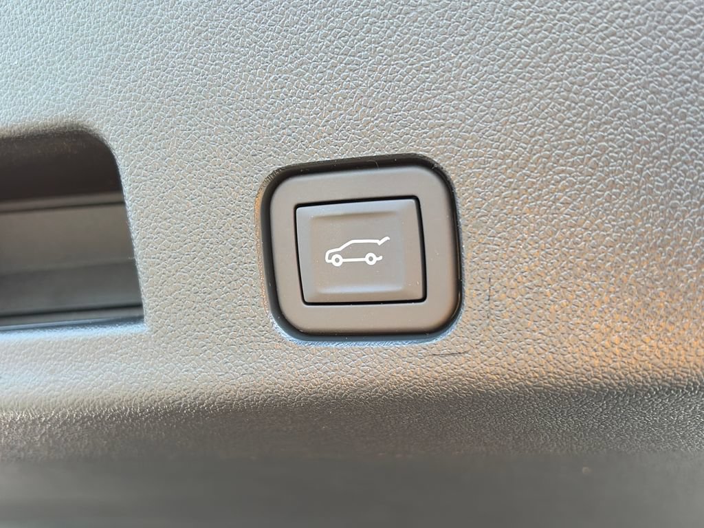 New 2026 Chevrolet Traverse LT w/ Sun and Wheel Package AWD/4WD image 8