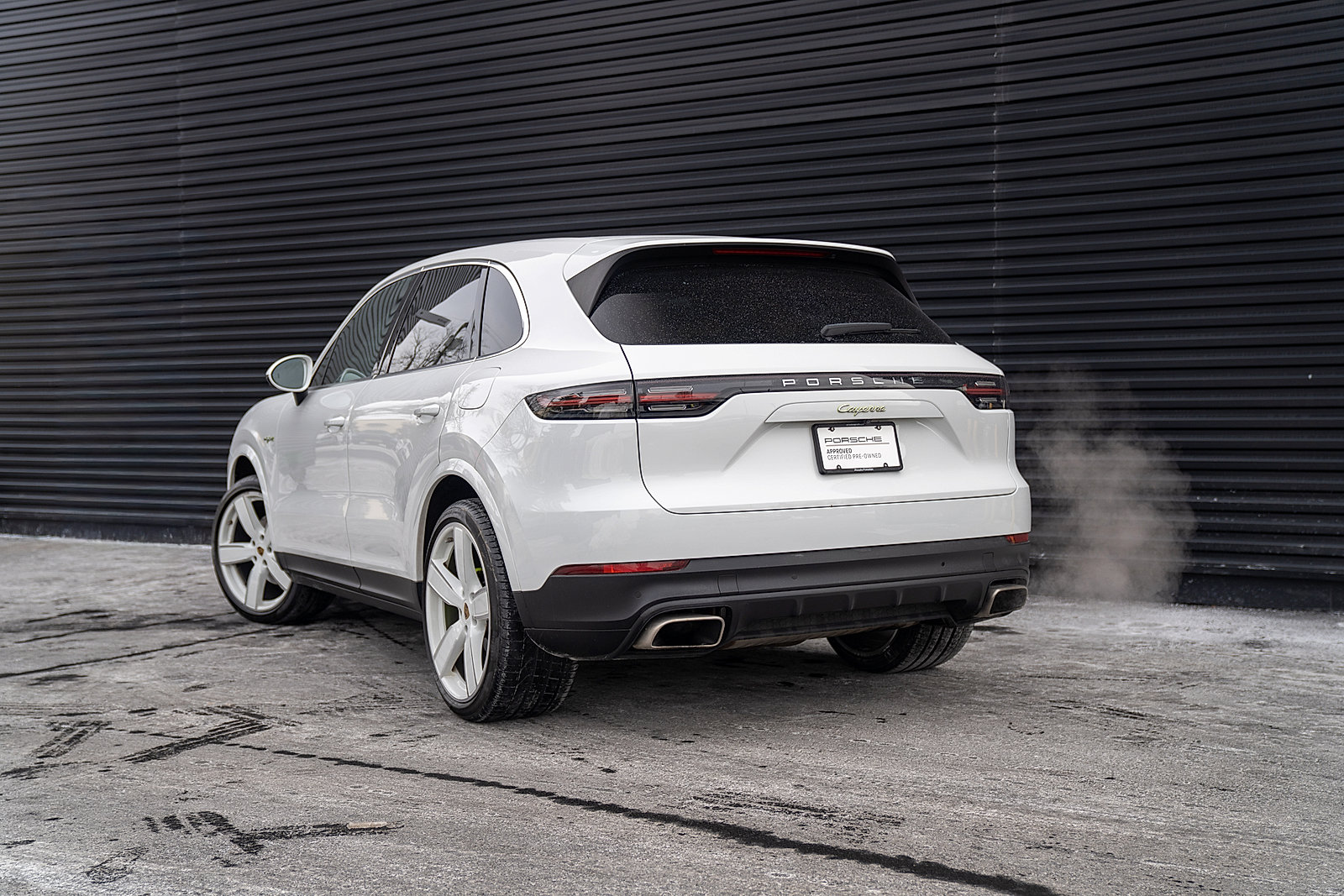 Certified 2022 Porsche Cayenne E-Hybrid image 3