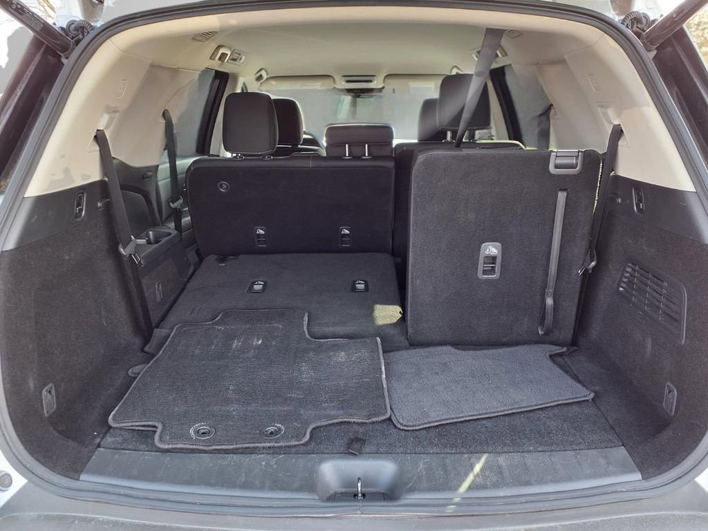 Used 2025 Nissan Pathfinder SV image 27