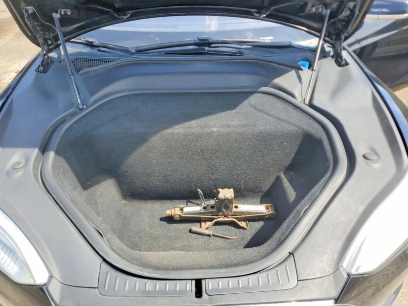 Used 2015 Tesla Model S AWD image 9