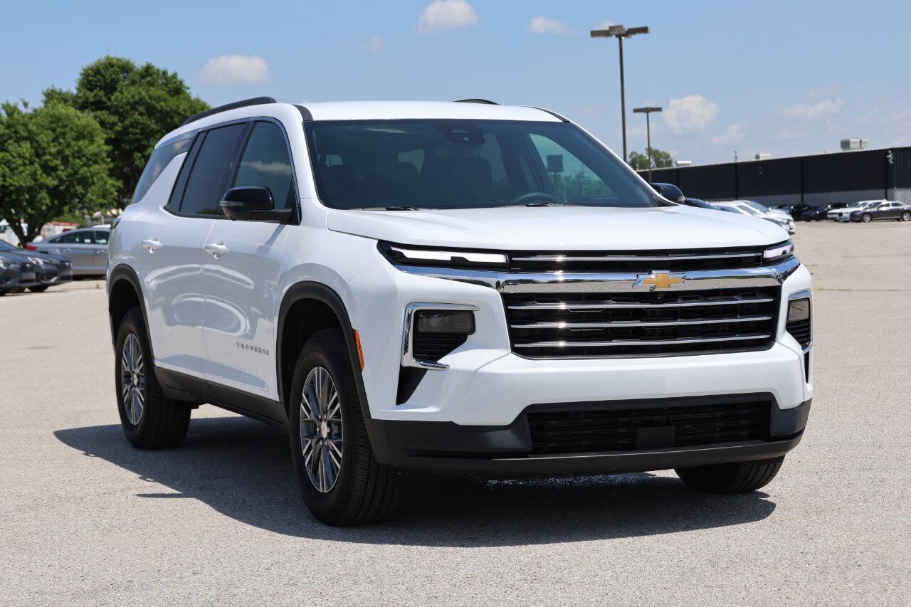 Used 2026 Chevrolet Traverse LT w/ Driver Confidence Package AWD/4WD image 4