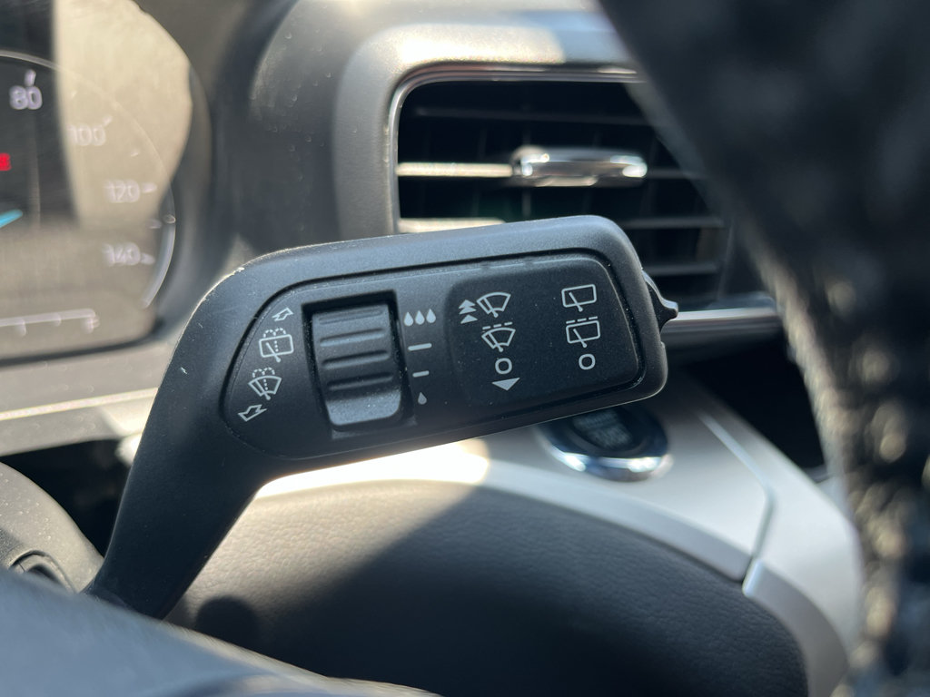 Used 2022 Ford Explorer XLT w/ Equipment Group 202A AWD/4WD image 17