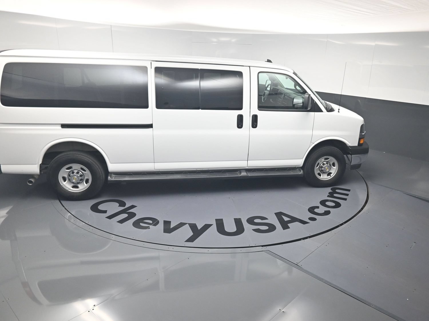 Used 2025 Chevrolet Express 3500 LT w/ LT Preferred Equipment Group RWD image 31